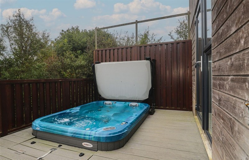 The hot tub at Lodge 83, Gwel an Mor, Portreath, Cornwall