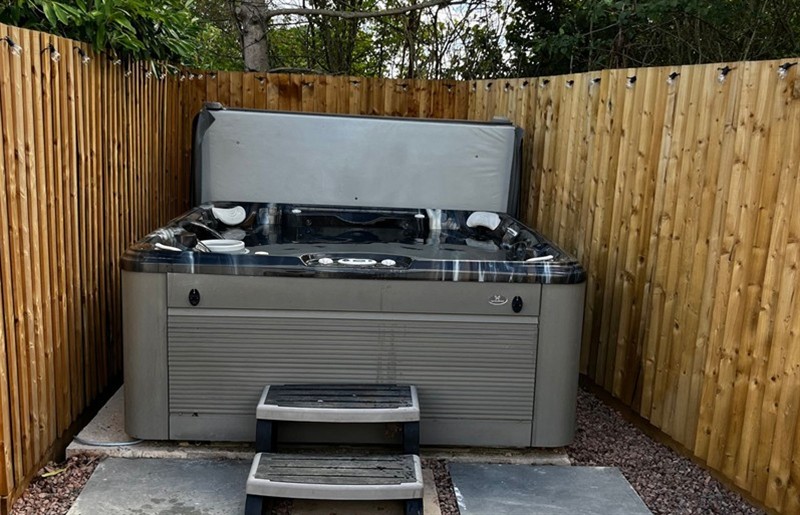 The hot tub at Meadow View Cottage, Redmarley D'Abitot, Gloucestershire, Gloucestershire