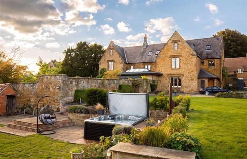 The hot tub at Mollington Manor, Banbury, Oxfordshire