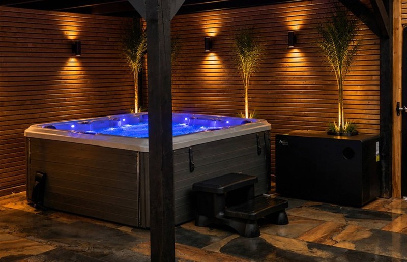 The hot tub at Number 8, Llandudno, Conwy