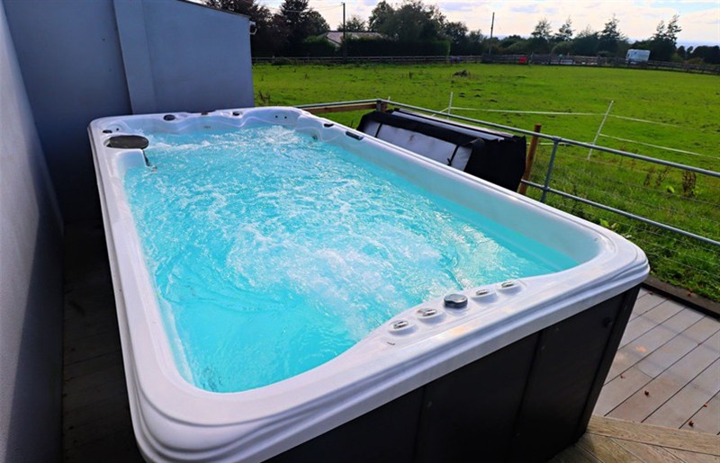 The hot tub at Parrott's Nest, Hyde, Greater Manchester