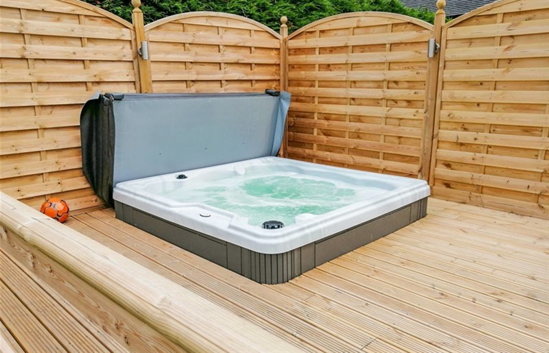 The hot tub at Peters Lea, Bakewell, Peak District