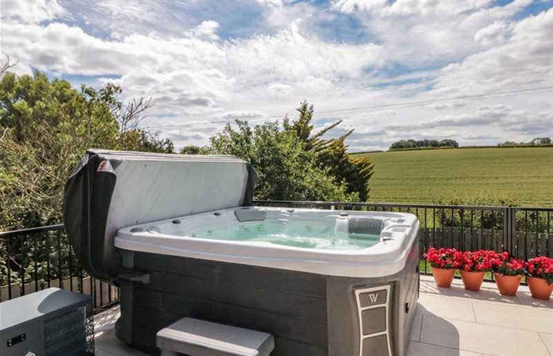 The hot tub at Puffin Lodge, Hunmanby, North Yorkshire