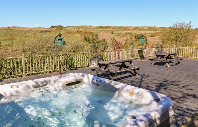 The hot tub at Rocks Cottage, Halifax, West Yorkshire