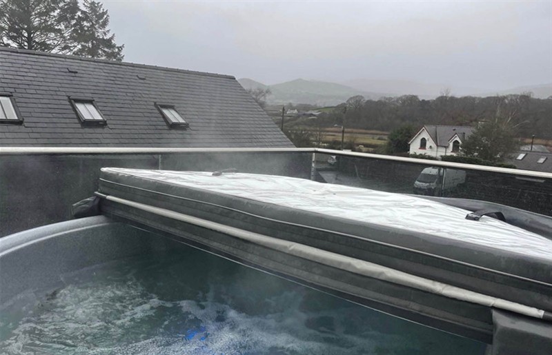 The hot tub at Snowdon Studio Apartment, Tal-y-cafn near Llandudno Junction, Conwy