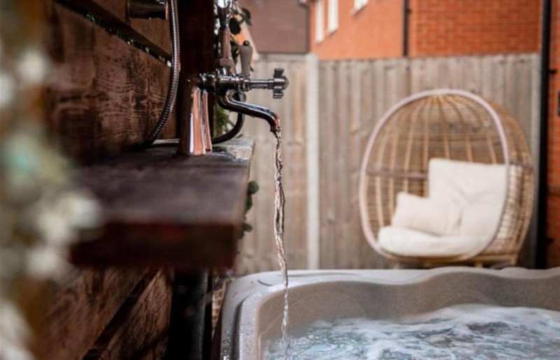 The hot tub at The Cavern, Nursling, Hampshire