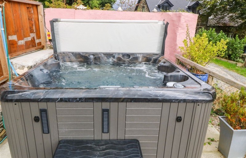 The hot tub at Ty Mawr, Pentrefelin, Gwynedd