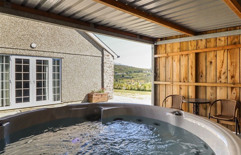 The hot tub at Tyn Y Weirglodd, Deiniolen, Gwynedd