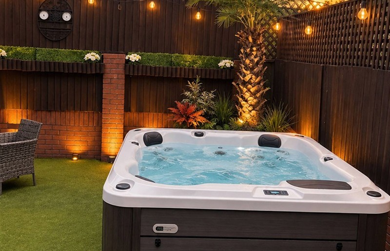 The hot tub at Westend Parade, Gloucester, Gloucestershire