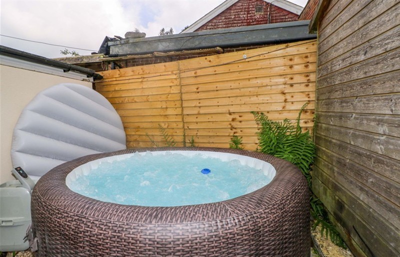 The hot tub at Woodside, Battle, East Sussex