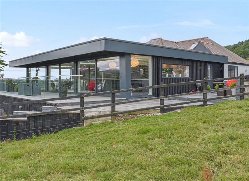 Lake View, Rudyard Lake has a hot tub