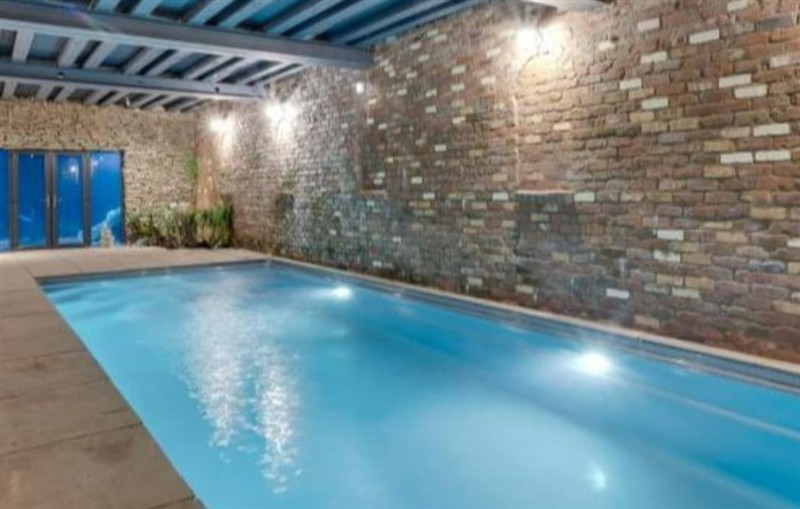 Larkspur Cottage, Sherwood Forest sleeps 26 people