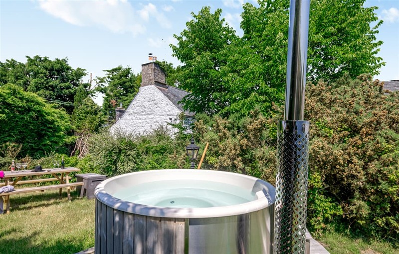 Lavender Cottage, Betws Yn Rhos sleeps 5 people