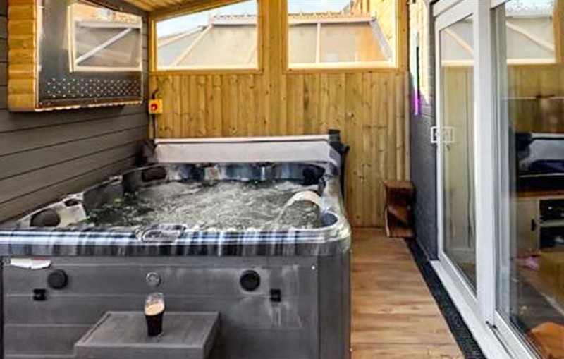 Lawsons Lodge, Whitby sleeps 7 people
