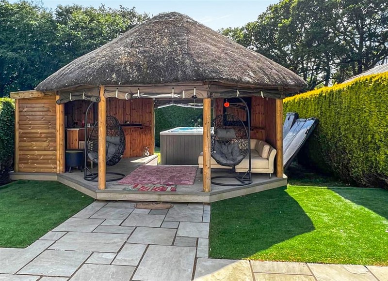 Little Picket, Ringwood has a hot tub