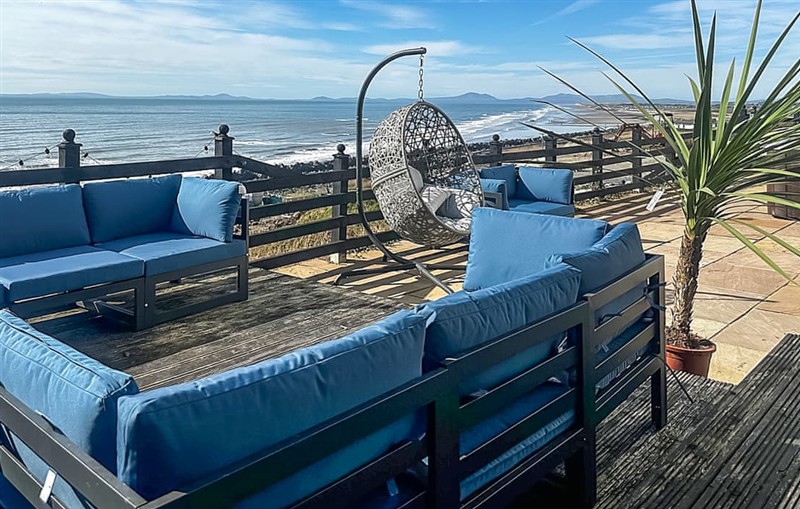 Lounge Holidays - Bryn Eglwys, Barmouth sleeps 10 people