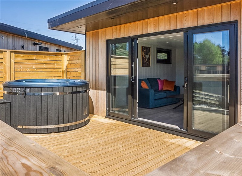 Lovebird Lodge, Bishop Auckland has a hot tub