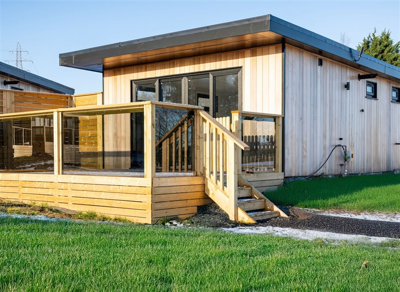 Lovebird Lodge, Yarm, North East England has a hot tub