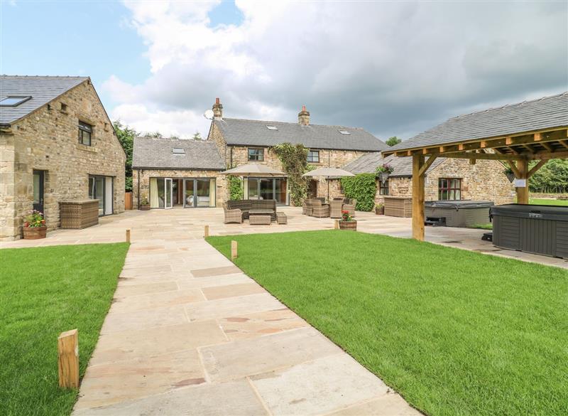 Lower Flass Farm, Clitheroe, Cumbria & The Lake District has a hot tub
