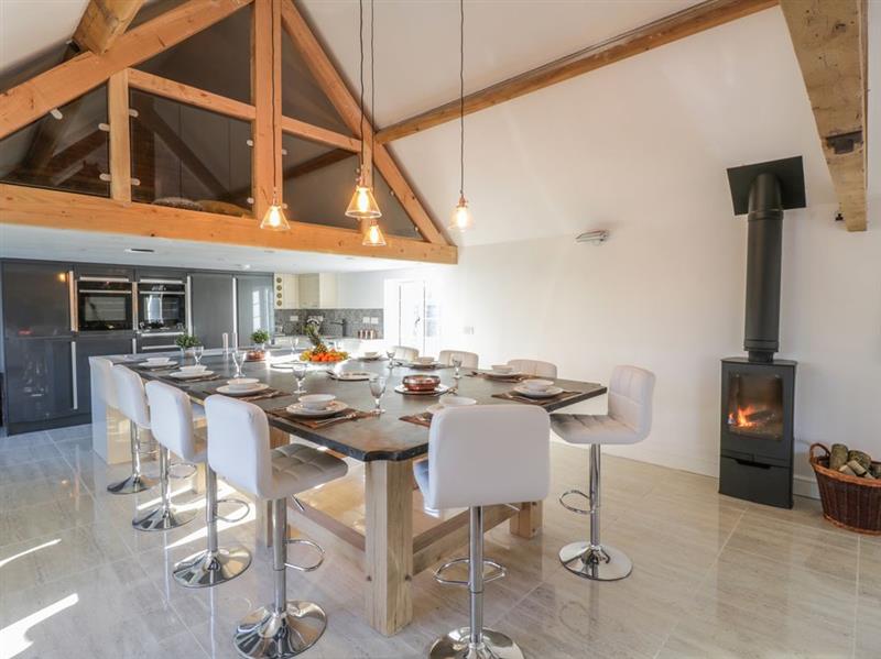 Lower Tundridge Cottage, Suckley near Malvern, Worcestershire sleeps 16 people