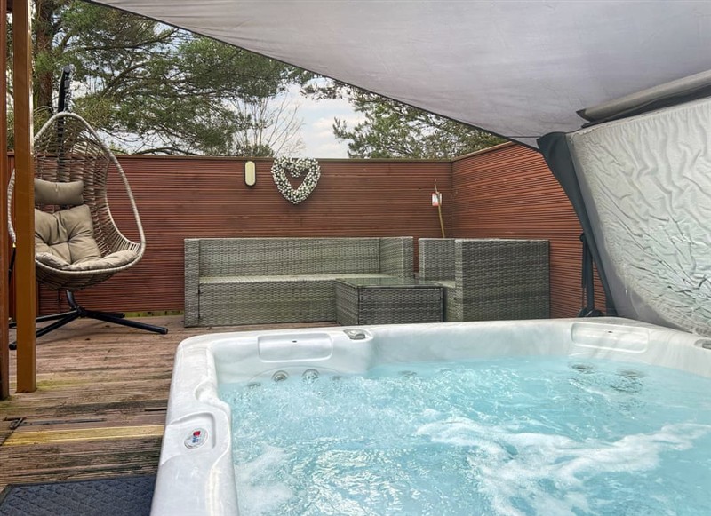 Lucas's Lodge, Felmoor Holiday Park has a hot tub