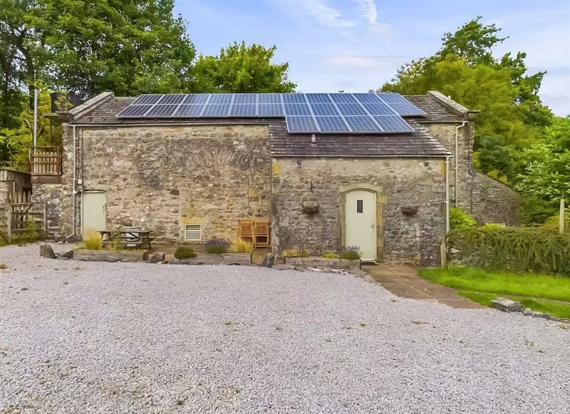 Luxury Well-Being Barn, Kilnsey, near Grassington has a hot tub
