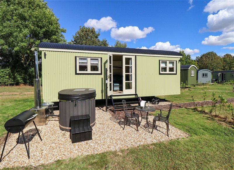 Magnolia, Ashby-cum-Fenby near Waltham, Lincolnshire sleeps 2 people