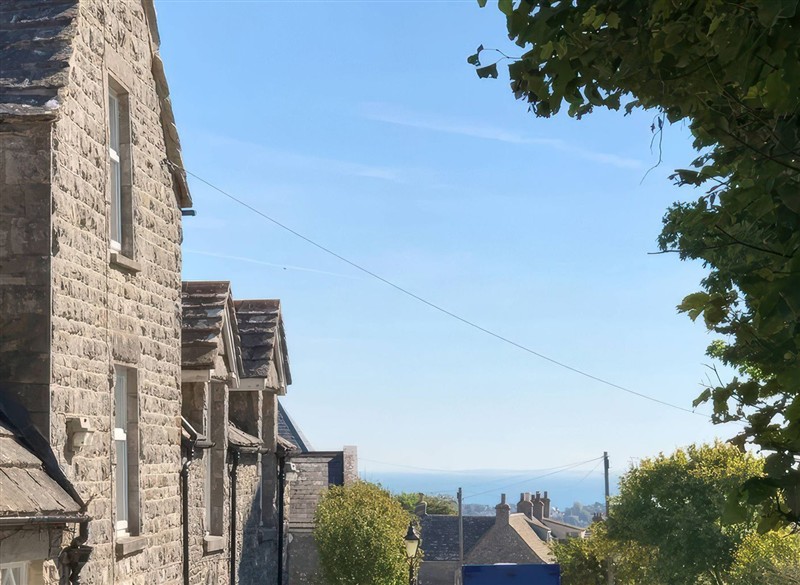Mallow Cottage, Langton Matravers, Dorset has a hot tub