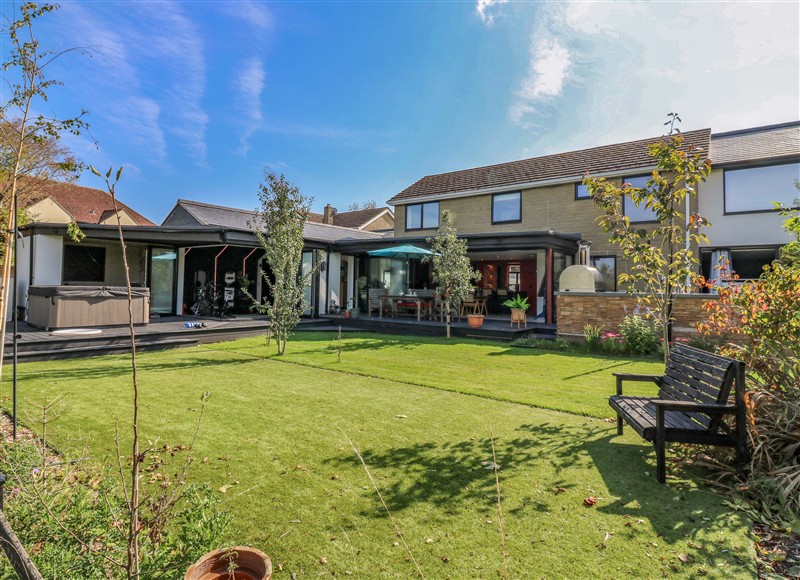 Manor Farm House, Merton near Bicester, Oxfordshire sleeps 12 people