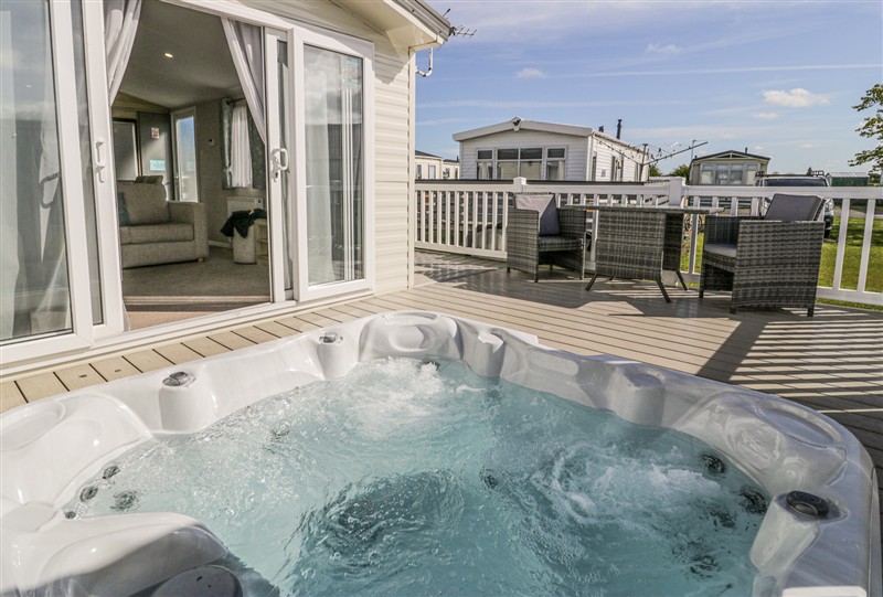 Manor House Platinum 3 Bedroom (16E), Maryport near Aspatria, Cumbria sleeps 8 people