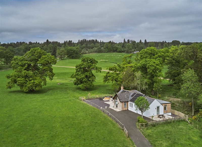 Maple Brae, Thornhill has a hot tub