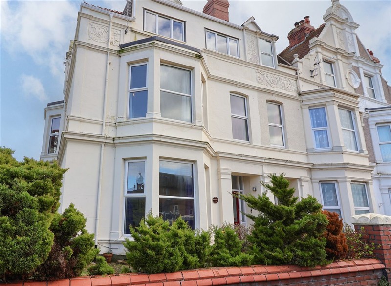 Mariners Lee, Llandudno, Conwy has a hot tub