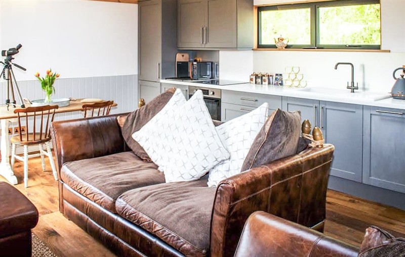 Meadow Hide, Chichester sleeps 4 people