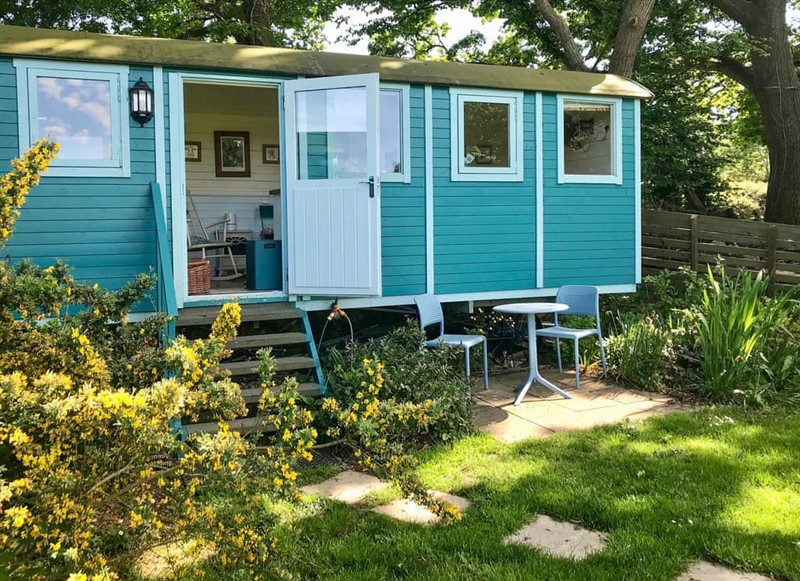 Meadowsweet, Hailsham has a hot tub