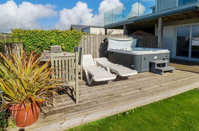 Mermaid Gaze, Porth, Cornwall sleeps 4 people