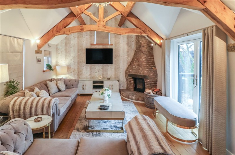 Mill Race Cottage, Foston on the Wolds near Brandesburton, East Riding of Yorkshire sleeps 8 people