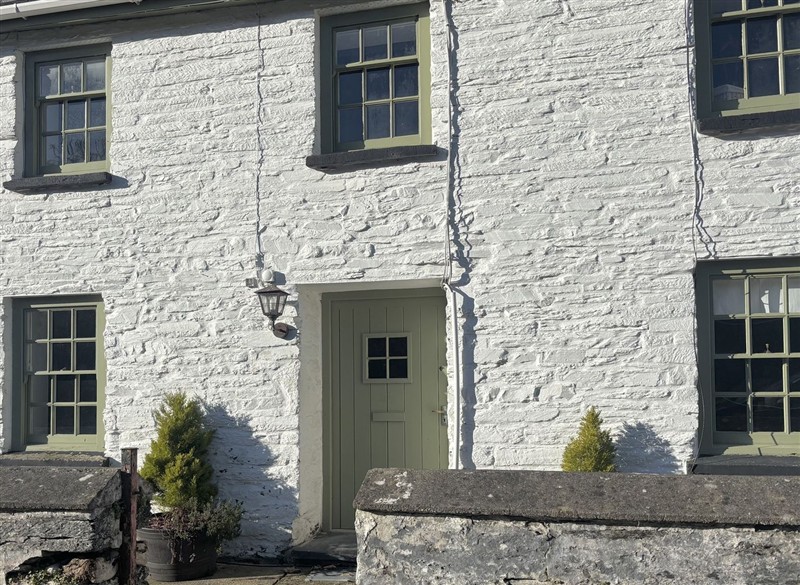 Millers Cottage, near Newcastle Emlyn, Ceredigion has a hot tub