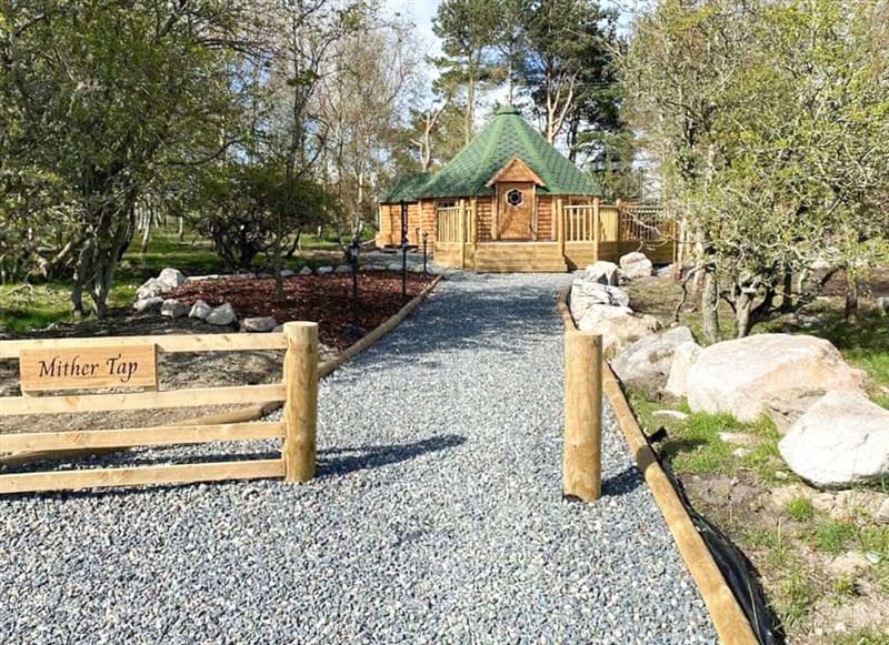 Mither Tap Lodge, Inverurie has a hot tub