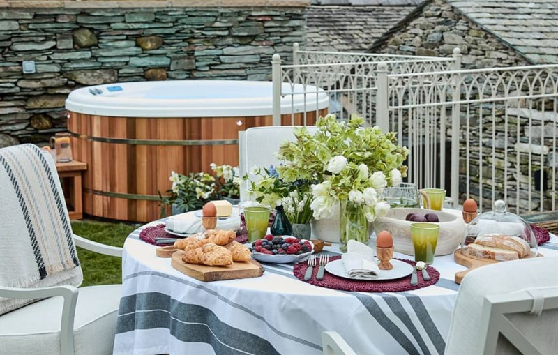 Moonhallow Cottage, Grasmere and the Langdale Valley sleeps 4 people