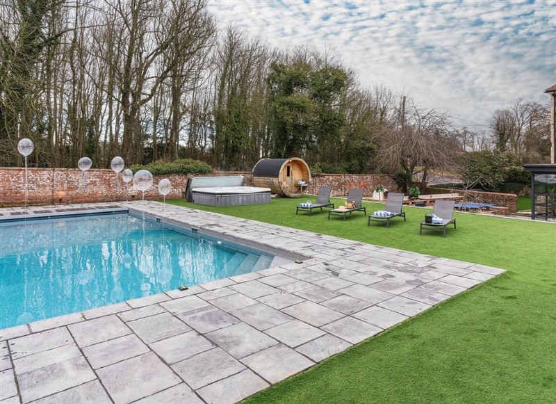 Moss Hall, Westbury has a hot tub