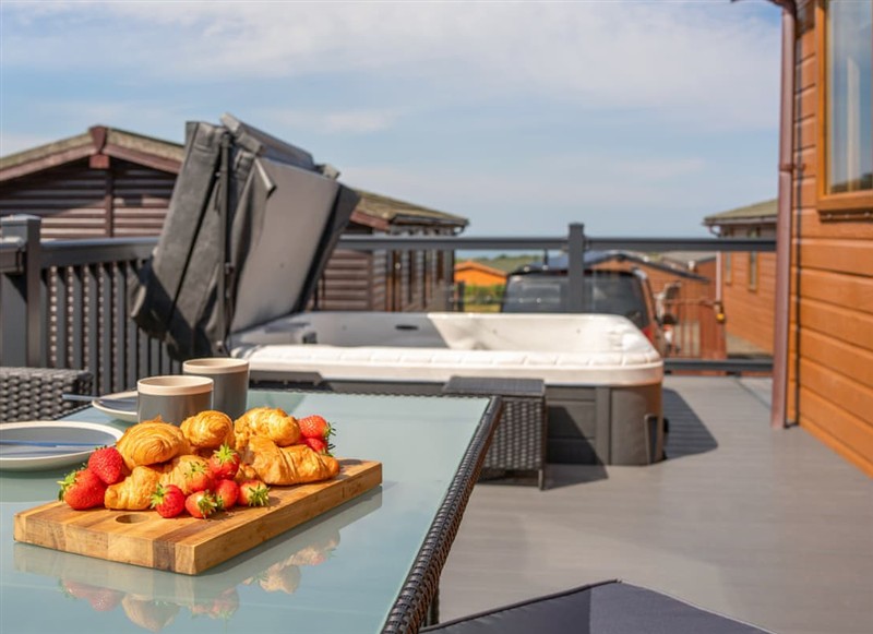 Mullacott Retreats - 31 Ocean Terrace, Ilfracombe has a hot tub