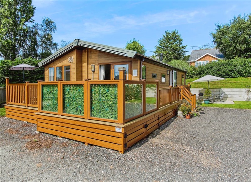 New Breezes, Ryde has a hot tub