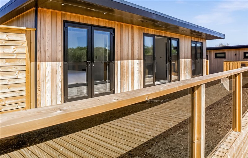 Nightingale Lodge, Holmewood Lakes sleeps 4 people