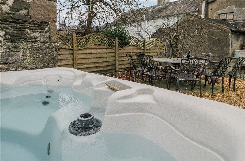 No.2 The Flags, Cartmel, Cumbria sleeps 10 people