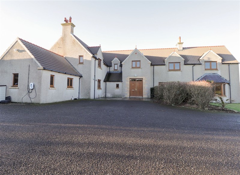 Northbanks House, Castletown, Highland has a hot tub