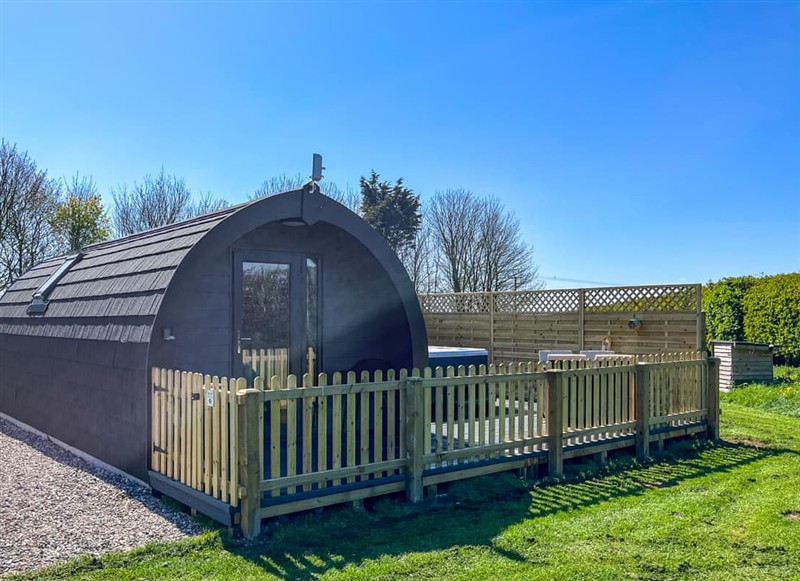 Oak, Humanby, near Filey has a hot tub