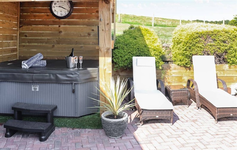 Old Milking Parlour, Llanelli sleeps 4 people