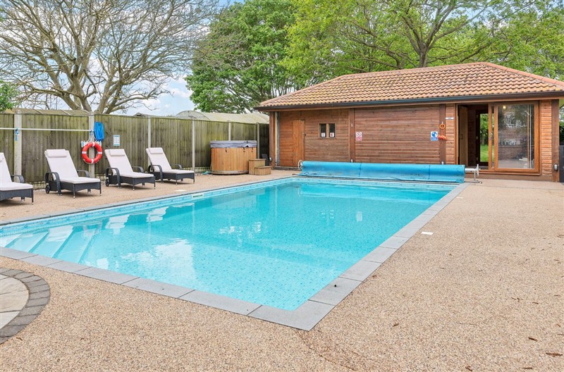 Oldfields, Bury St Edmunds, Suffolk sleeps 20 people
