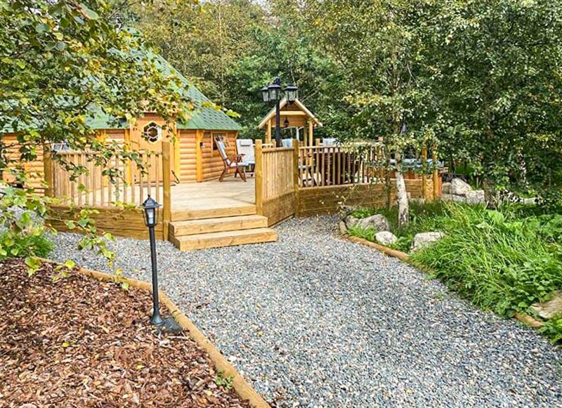 Oxen Craig Lodge, Inverurie has a hot tub