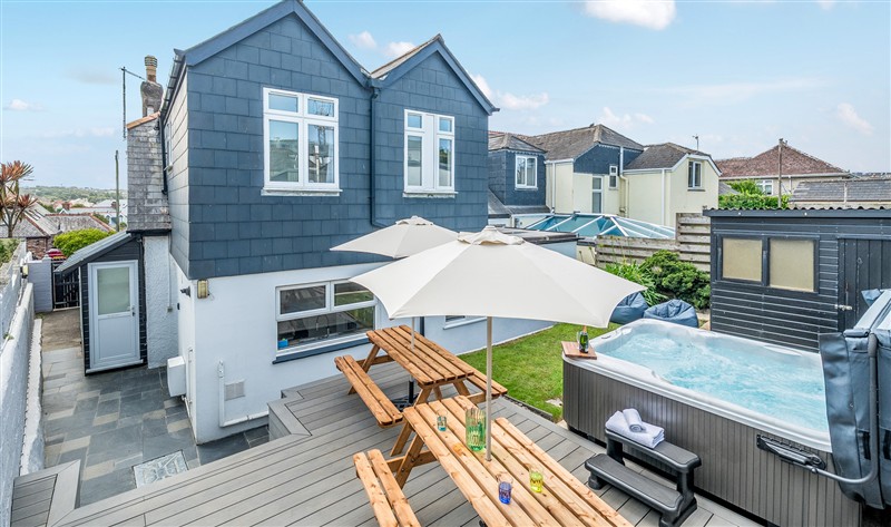 Palm House, Newquay, Cornwall sleeps 18 people